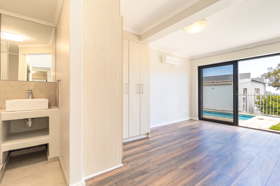 3 Bedroom Property for Sale in Camps Bay Western Cape